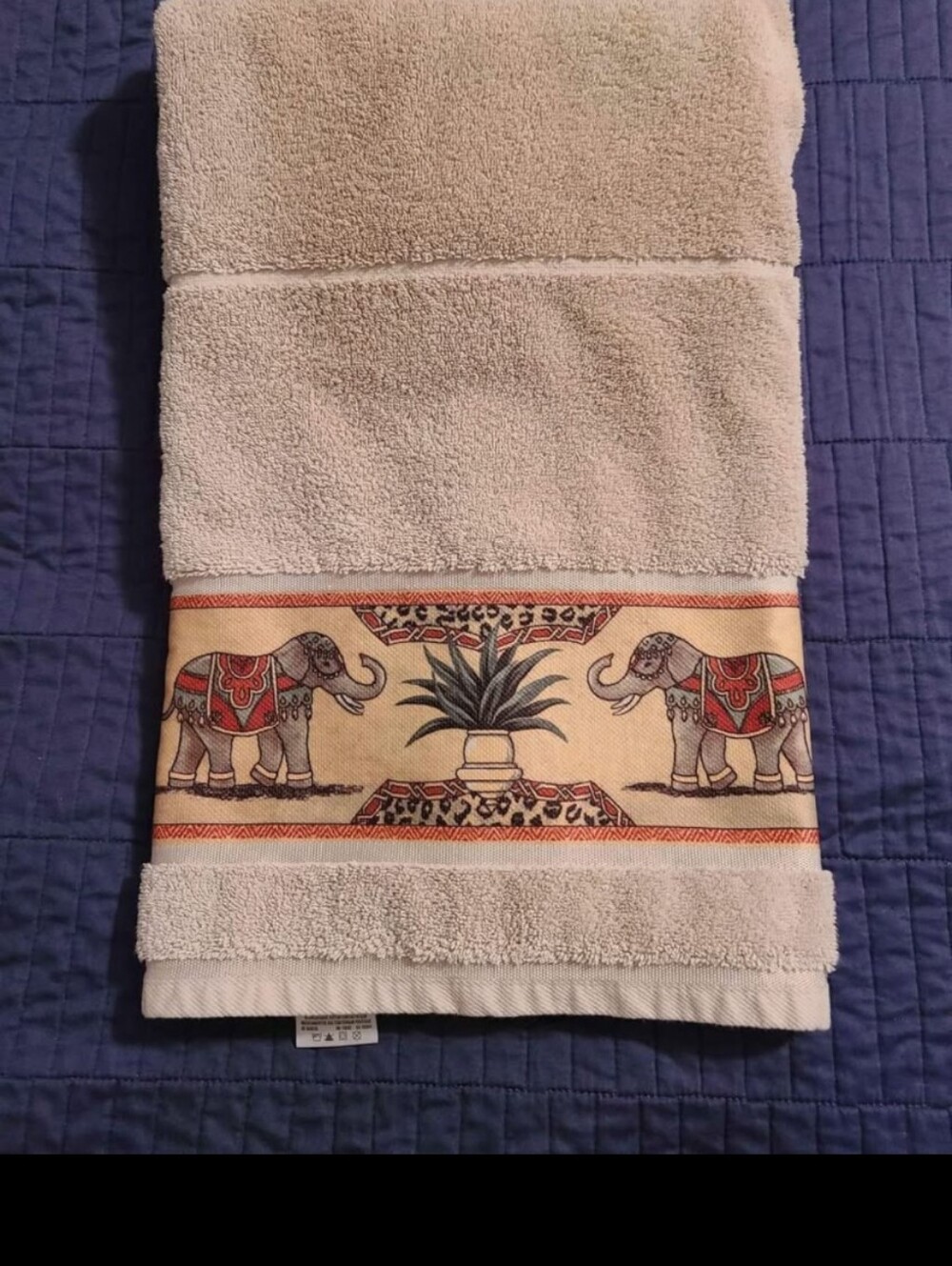 Spring Maid Plush Beige Decorative Elephant Border Bath Towel